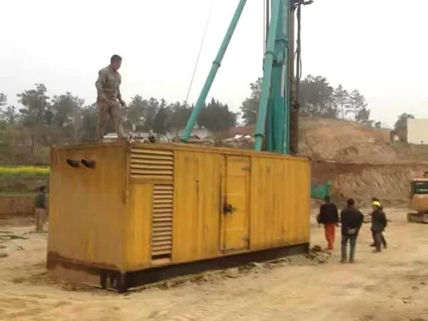 印台如何判断水冷式机油散热器密封件是否需要更换？